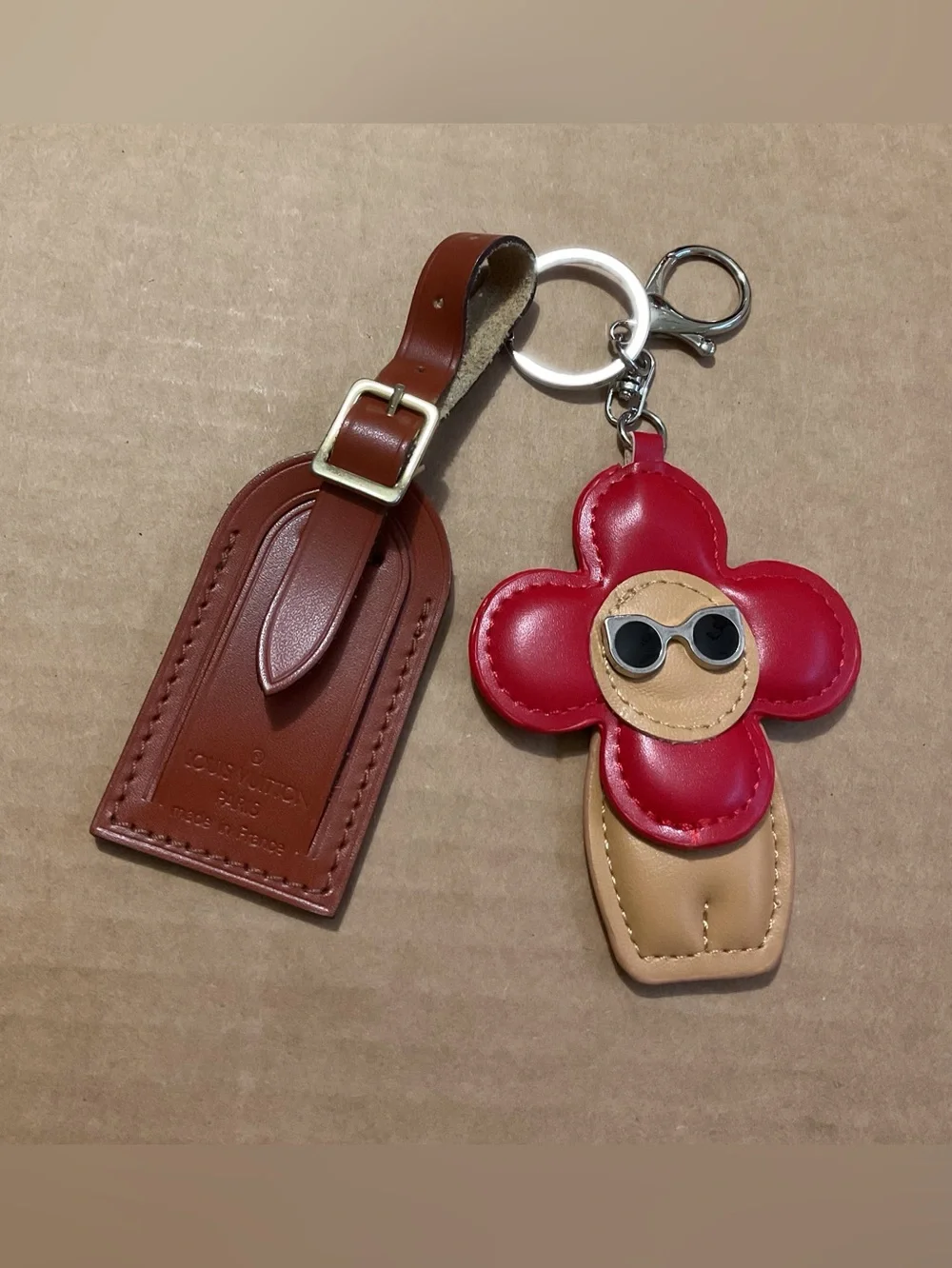 ✅LV PICK 1 AUTHENTIC LV LEATHER TAG +free fashion keychain